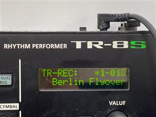ROLAND TR-8S RHYTHM PERFORMER DRUM MACHINE
